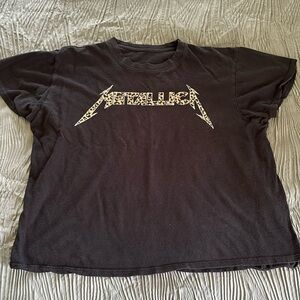 Black  slightly cropped Metallica tshirt with cheetah print